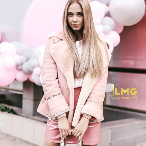 lmgmedia:Fun &amp; stylish pink Winter fashion #winterfashion #winteroutfit #pinkfashion #pinkli