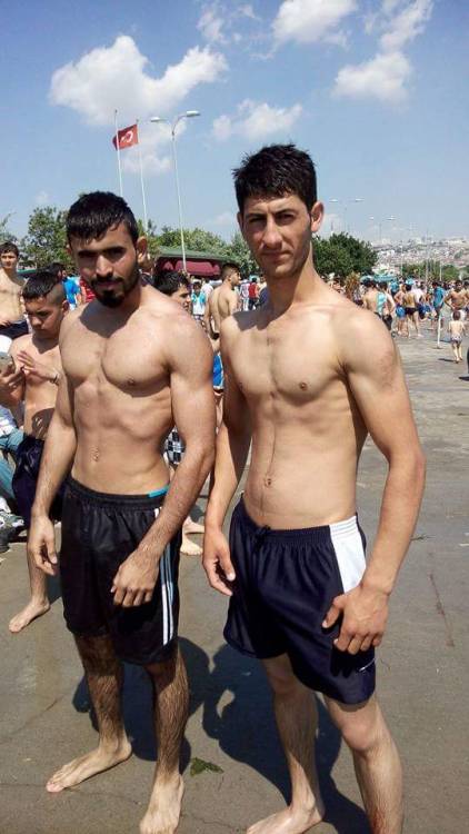 btr81:  #kurdish gay #big dick #kurdish nude boy