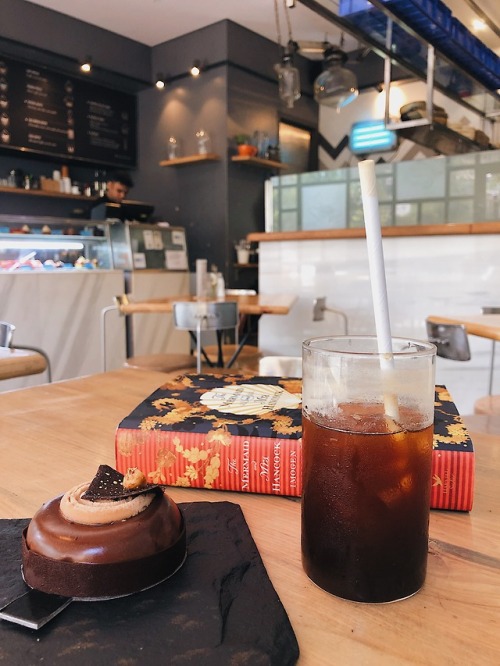 thecornercoffeeshop:Unemployment means I waste half my time (and all my money) sitting in cafes and 
