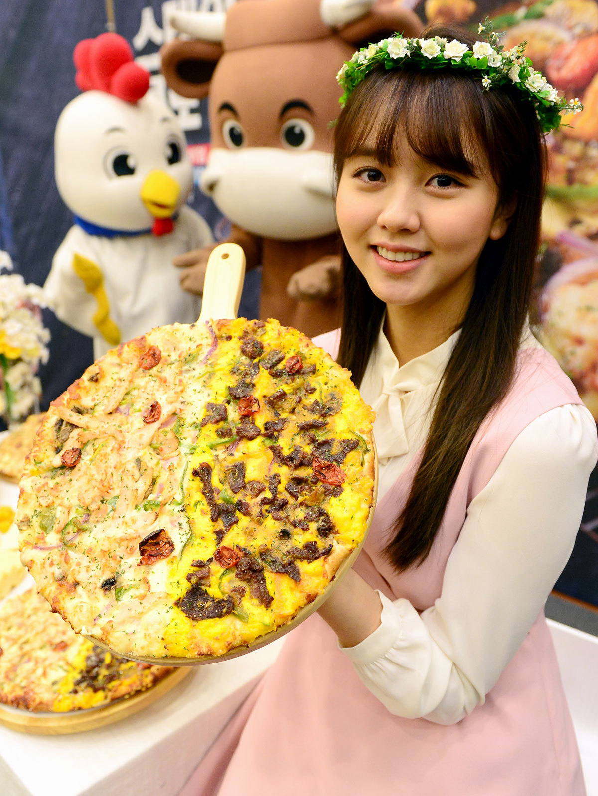 koreangirlshd:  Korean actress Kim So Hyun at a promotion event for Domino’s Pizza
