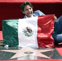 iztac-coatl:  Eugenio Derbez gets his star on he Hollywood Walk of Fame!  Ajua!!!! 👍🏼👍🏼🇲🇽🇲🇽🇲🇽 