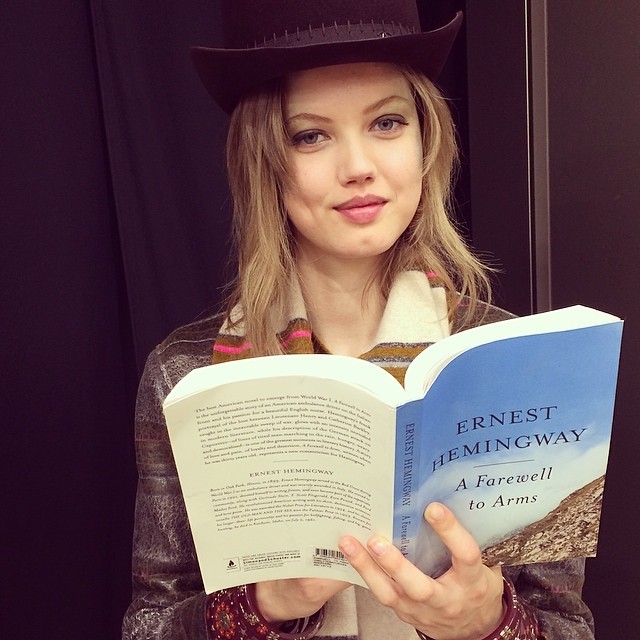 carolinedemaigret:  @lindseywixson backstage, 5 mn before the show #ChanelDallas