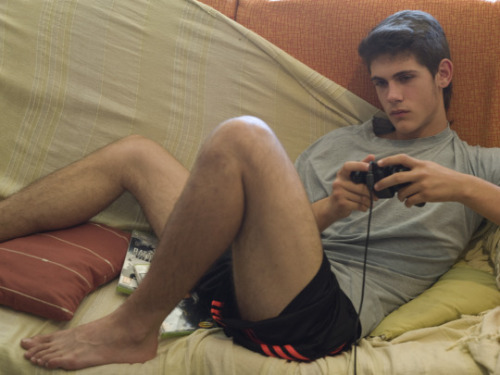 My face would be shoved perfectly between those legs the entire time he games