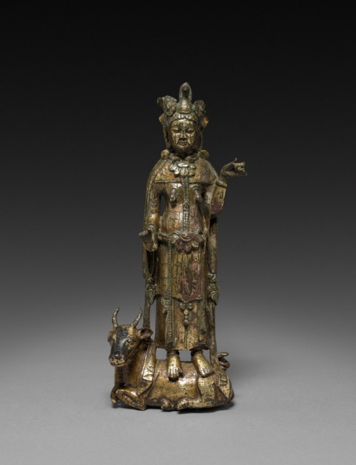 Maheshvara (Shiva) Standing on a Bull, Six Dynasties Period (317-581), Northern Qi Dynasty (550-577)