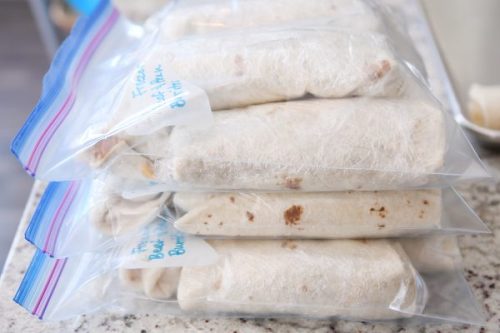 foodffs: MY MOM’S FAMOUS FREEZER BEEF AND BEAN BURRITOS Follow for recipes Is this how you roll?