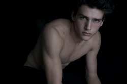 men-who-inspire-me:Model : Simon Van MeervennePhotographer : Zeb Daemen