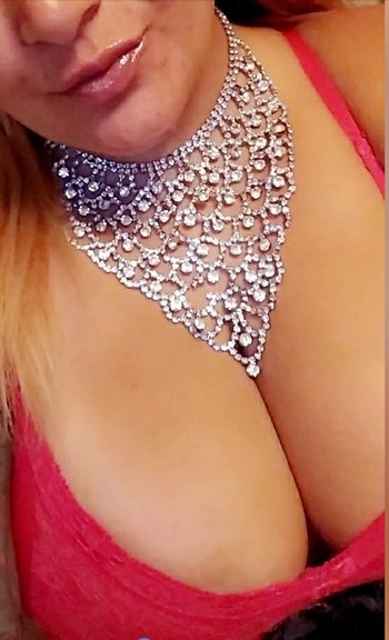 latinashunter:  Thick Busty Latina! 💕💞❤😍😍😍
