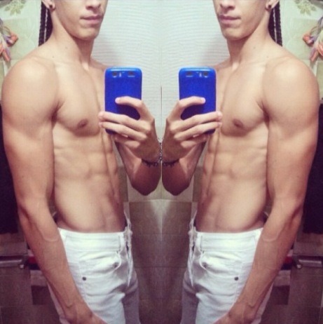 bulgesdicksandballsohmy:  puertorrricanhot:  Puerto Rican   Check out  Hot Male Bulge: