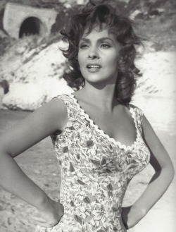 fantomas-en-cavale:  Gina Lollobrigida par Pierluigi Praturlon, 1957