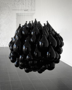 phytos:  Michel François - Souffles dans le verre, 2002 300 blown glass bubbles of varying size suspended with nylon threads. 