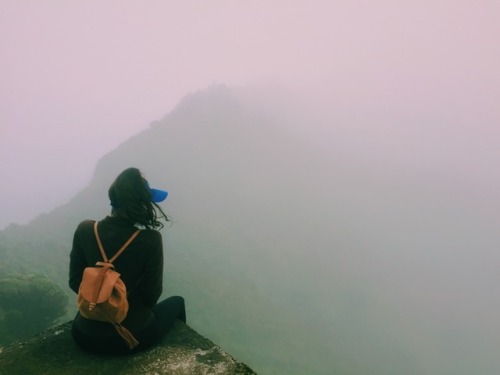 Haiku Stairs Hike || Oahu, Hawaii Instagram: emmaneagu