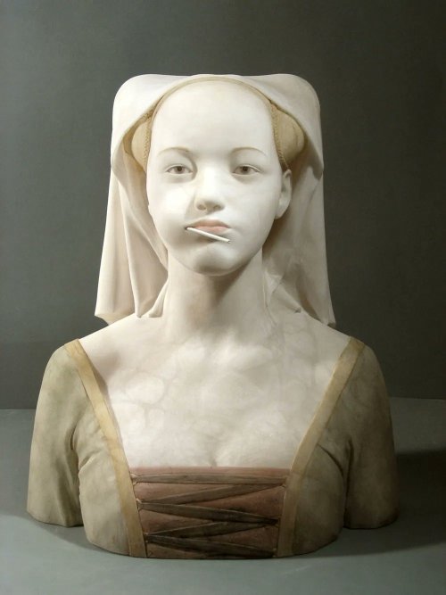 florence-golightly: gabeyells: carnetimaginaire: Gerard Mas makes sculptures of Renaissance women wi