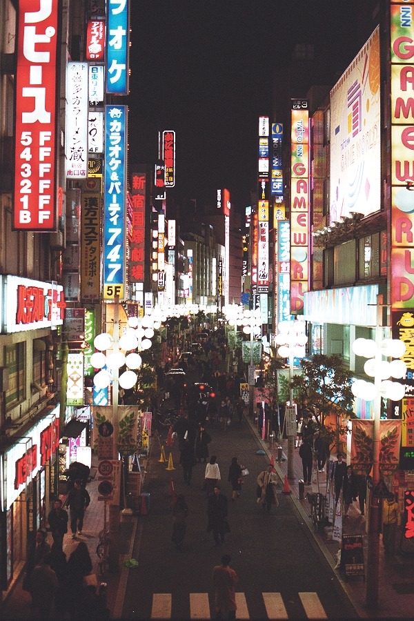 fuckyeahjapanandkorea:  Shinjuku by Eugene Regis  
