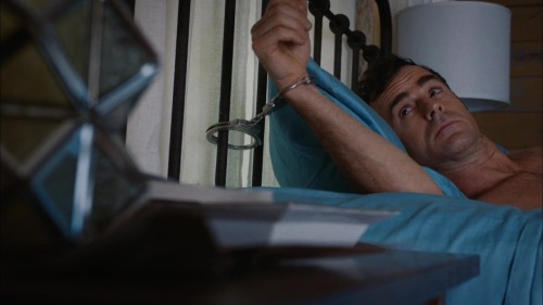 The Leftovers S02E07 - part 1 of 2 Kevin Garvey (Justin Theroux) handcuffed to a bed.