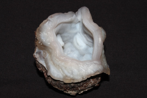 Chalcedony from Hidalgo County, New Mexico under short wave ultraviolet and white light.