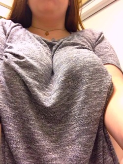 naughtynnicegirl:  I’m bored at work and flashing you!!! 😉😘💖