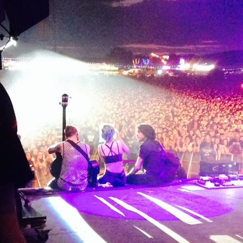 paramore:  Hello, Reading! #ReadingFestival #Paramore 
