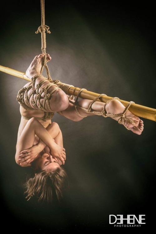 dehene: Bamboo suspension Model : Elisabeth  Photo and Ropes : Dehene