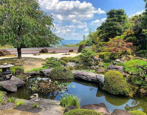 正法寺庭園 [ 京都市西京区 ] Shoboji Temple Garden, Kyoto の写真・記事を更新しました。 ーー最澄や空海、桂昌院ゆかりの寺院の遠くに東山⛰をのぞむ借景式山水庭園は、庭石