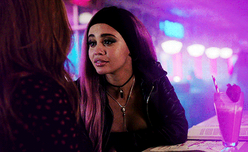 cherbombshells:toni looking at cheryl