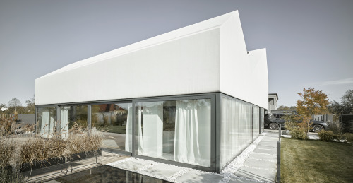 Z02 House in Lomianki by Moomoo