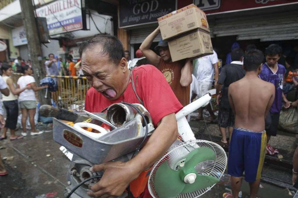 Un tifón devastó Filipinas y dejó más de 10 mil muertos y unos 2.000 desaparecidos. Se convirtió en el desastre natural más mortífero registrado en este país, según estimaciones de las autoridades. Hay ciudades enteras destruidas y hoy llega a...