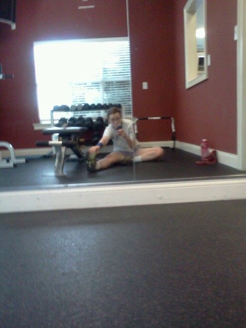 So guess who finally got back in the gym today! Check back on friday for more post sweat selfies :)