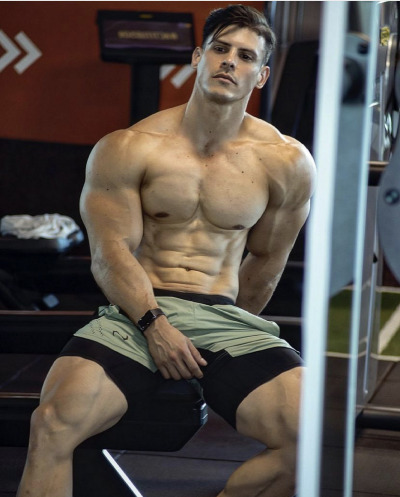 musculargodsamongmen:😋 max murillo  