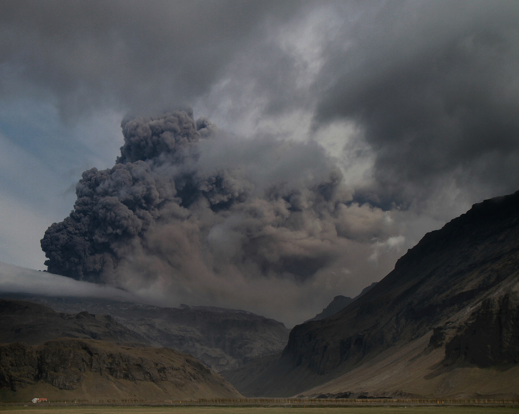 nubbsgalore:photos by sverrir thorolfsson of the 2010 eruptions of eyjafjallajökull