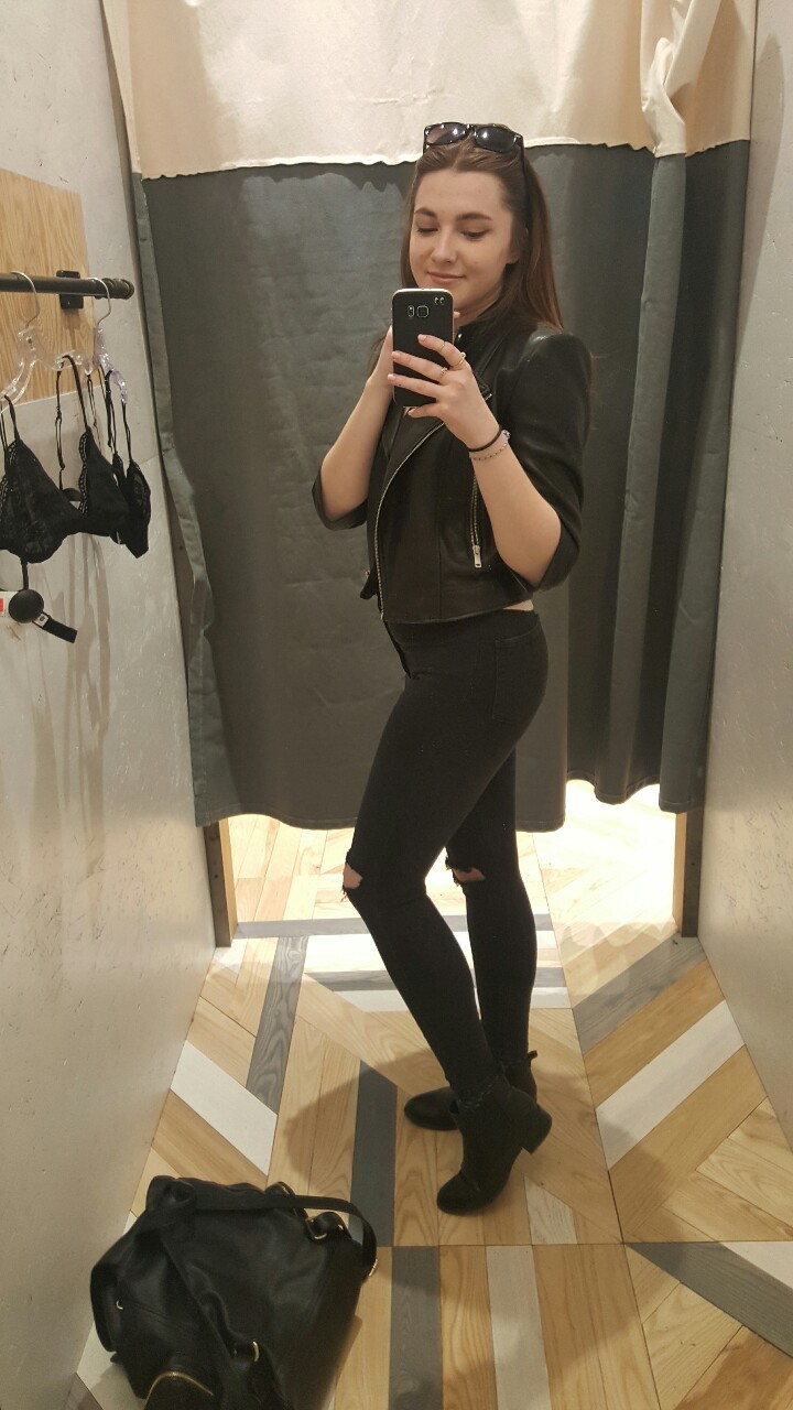 notlordvoldemort:  Just me pretending I have an ass
