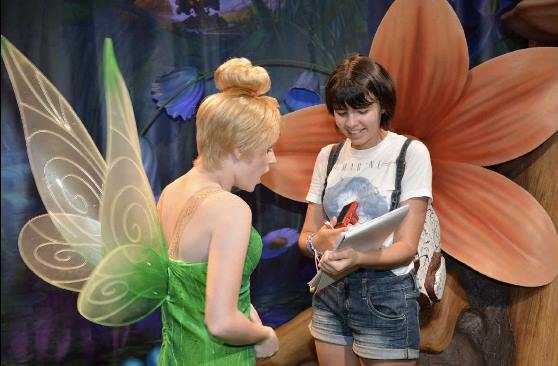 lass-of-glass:   Disney characters reacting to my drawings of them! ✨💕💕💕💕💕✨