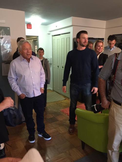 zwynn:rowdy-redhead:From Christopher’s Haven Facebook pageChris Evans and Robert Kraft visit Christo