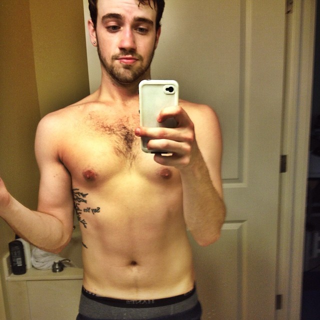 lucassbitcham:  Trying to get that senior showcase/summer body. 😒 work to do.