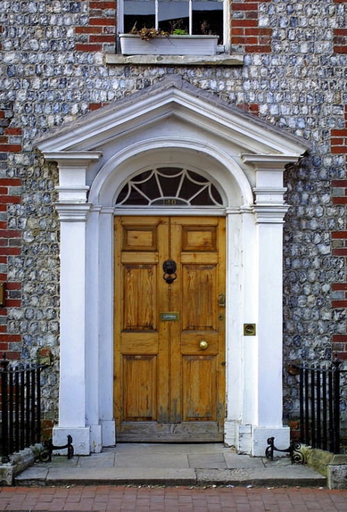 (via Georgian Front Door, a photo from East Sussex, England | TrekEarth) Lewes, East Sussex, England