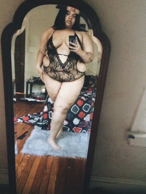 meowpixie:  lace looks so good on me ❤️🙈💁🏽