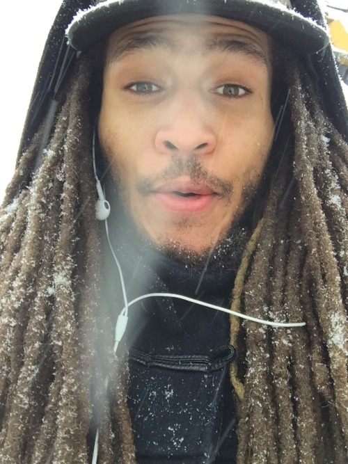 slowxlove:dmvreject:thedrunkenenigma: Snow day Was just thinking about you the other day, hiiii Jama