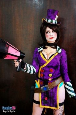 cosplayhotties:  Mad Moxxi by *GiuliaHellsing