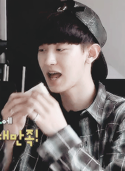 parkchny: Cute Chanyeol while eating ♥
