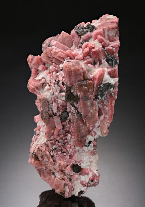 vugnasmineralblog: RHODONITE Franklin Mine, Franklin, Sussex County, New Jersey, USA, North America