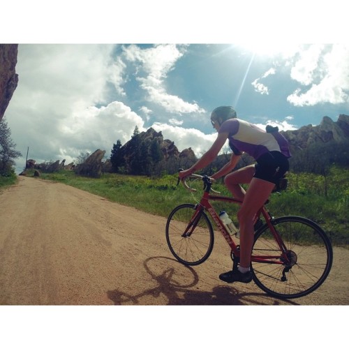 hm7: “Perfect conditions for the dirt as well, just after some rain #roxborough #colorado #cycling #