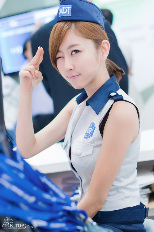 cute-koreans:[throwback] model choi byul i at security world expo 2011 (cr)