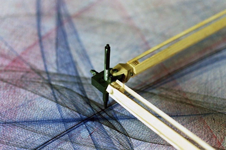 pulmonaire:  Drawing Machine by Eske Rex 