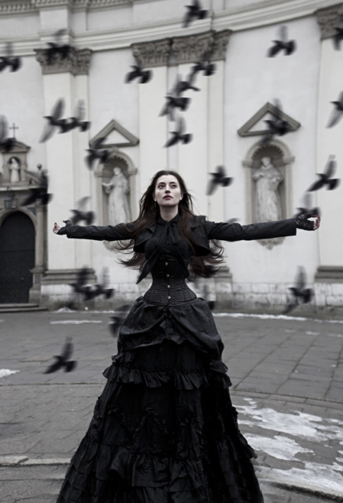 viralsky:  ilovegothgirls:  Menace In Venice  + welcome to my wasteland + 