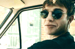 onegirlinalltheworld:  finn looking at rae 