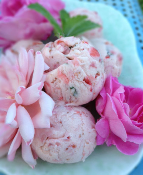 beneath-the-moon-and-sun: ✨ Psychic Rose Ice Cream ✨Consuming certain foods will enhance your abilit