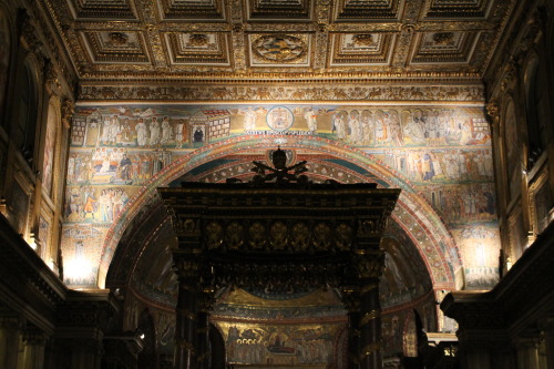 echiromani:  Baldacchino and apse mosaics of the Basilica of Saint Mary Major, Rome, where the relic