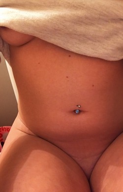 silly-littlebaby:Just a little girl who REALLY needs the potty, check out my tummy (hello bladder bulge 🙈)