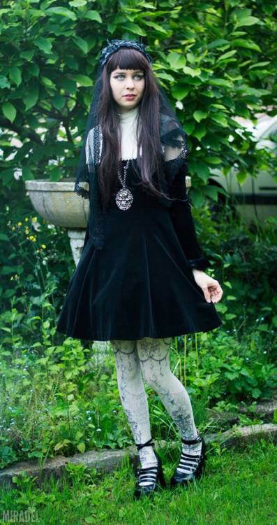 My nun lolita coord for the Summer Tales Boutique tea party. The tea party was so much fun, I’ve had