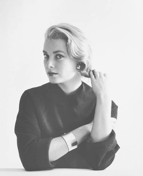 salonicle:Grace Kelly photographed by Mark Shaw