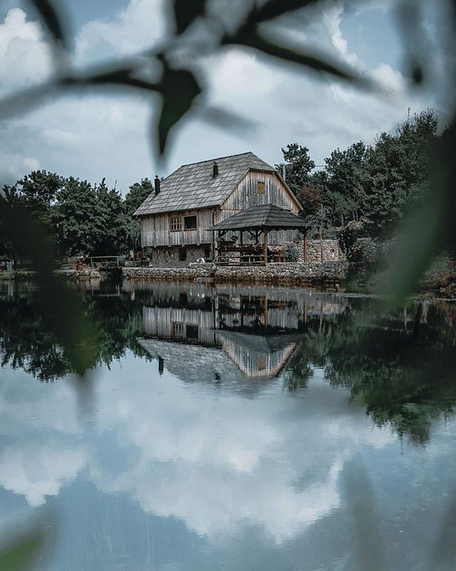 archatlas:  Harry TomljanovićCheck out more of his work on his instagram following